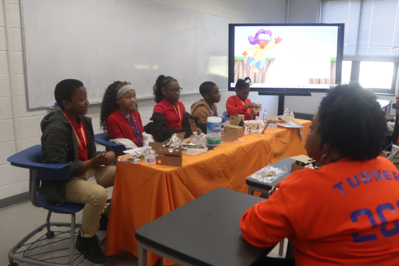 Students trying a virtual-reality demo at a CEAMLS K–12 AI hands-on workshop